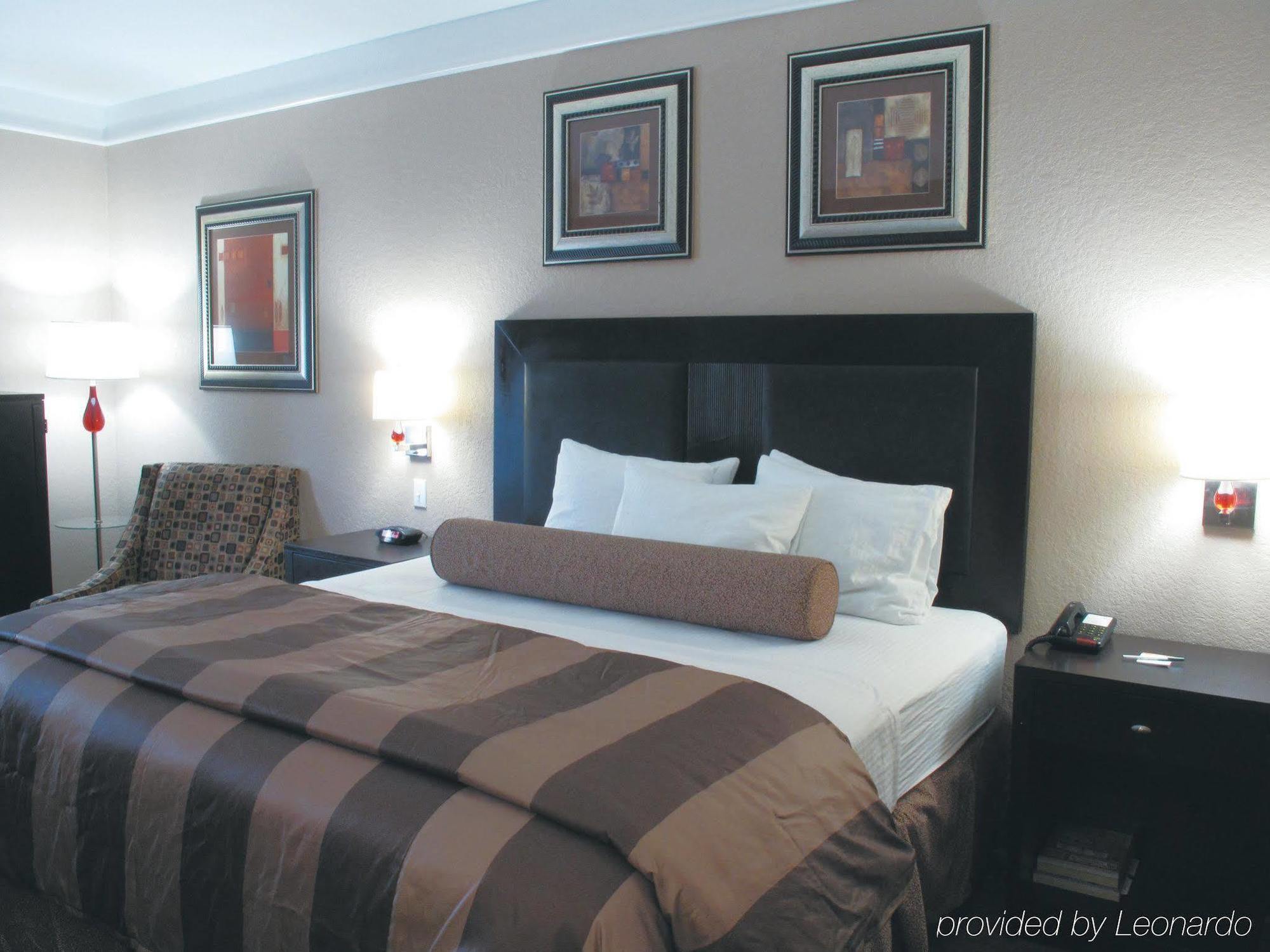 La Quinta By Wyndham Pearland Hotel Exterior photo